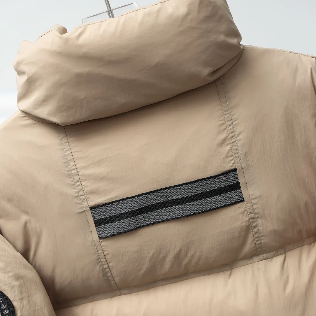 P780 CANADA GOOSE丨Canada Goose 2802 Sleeve Logo Stand Collar Down Jacket Color: Khaki Black Label Size: XS-XXL